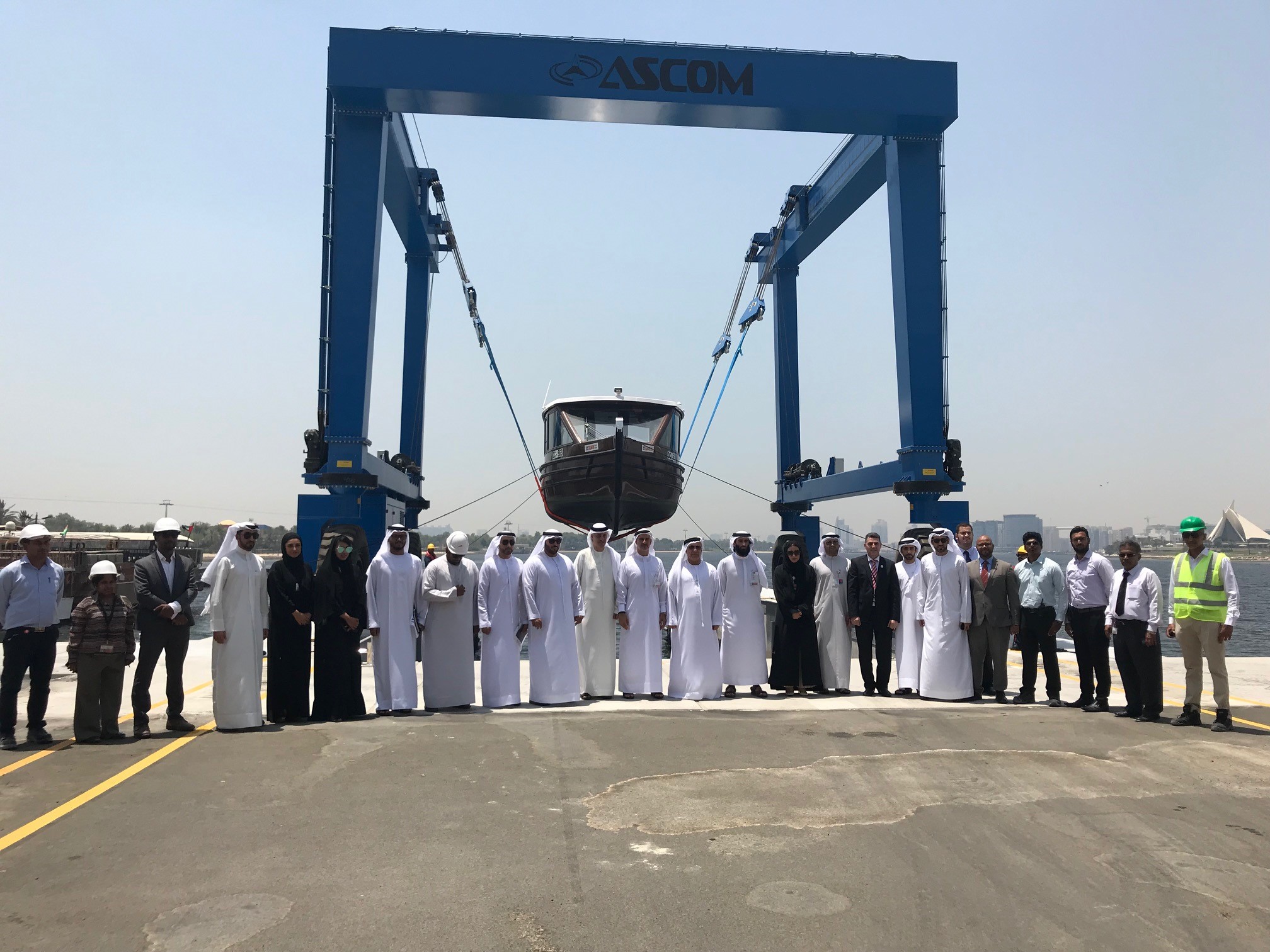 " قسم الطاقة بمجموعة المسعود" يستكمل بنجاح تركيب رافعة متحركة في ورشة القرهود لصيانة وسائل النقل البحري التابعة لـ "طرق دبي"