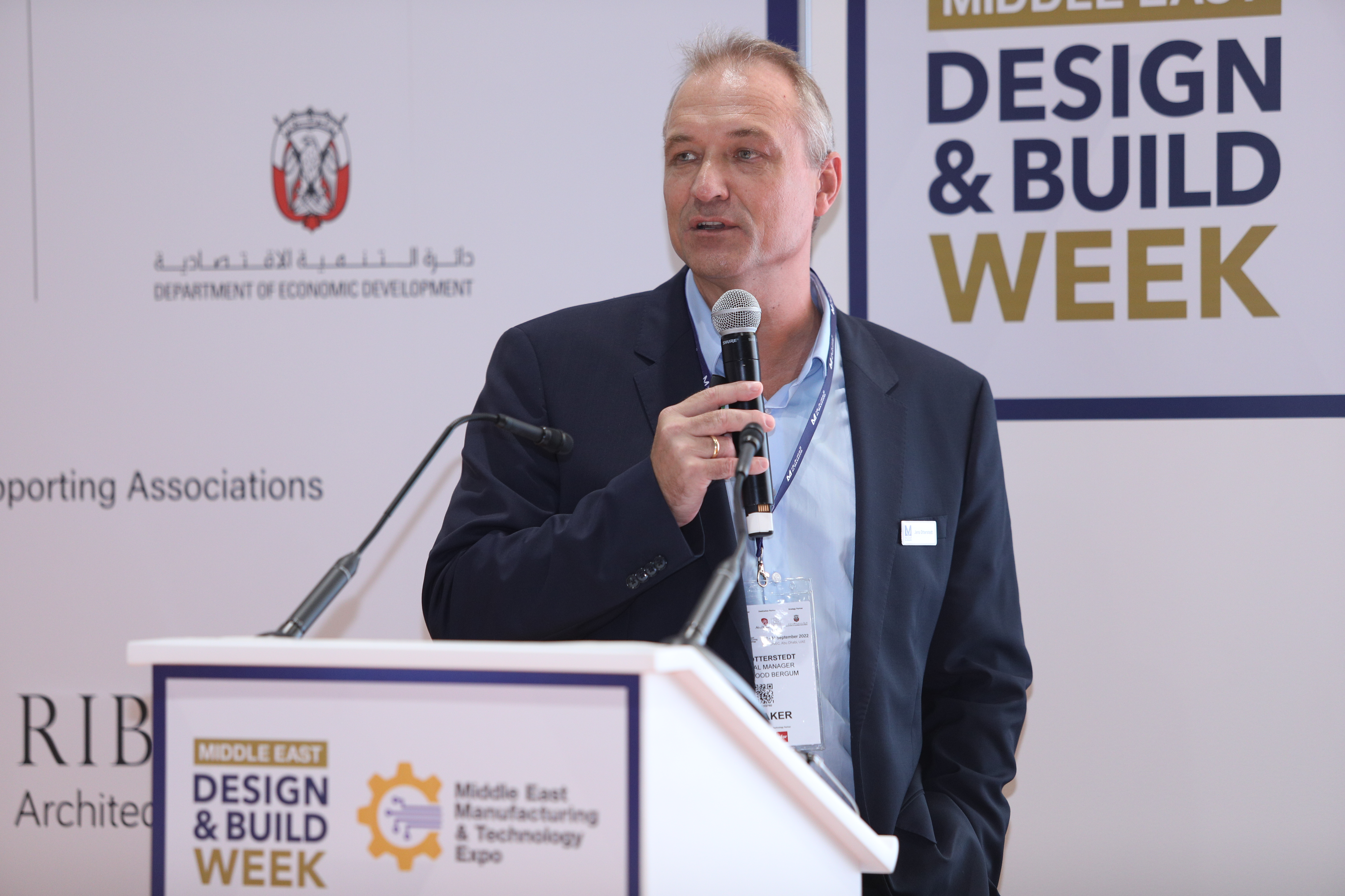 جينس اوتيرستيدت، مدير عام شركة "المسعود برغوم"، يستعرض أهمية البناء المستدام في "معرض الشرق الأوسط للتصنيع والتكنولوجيا"